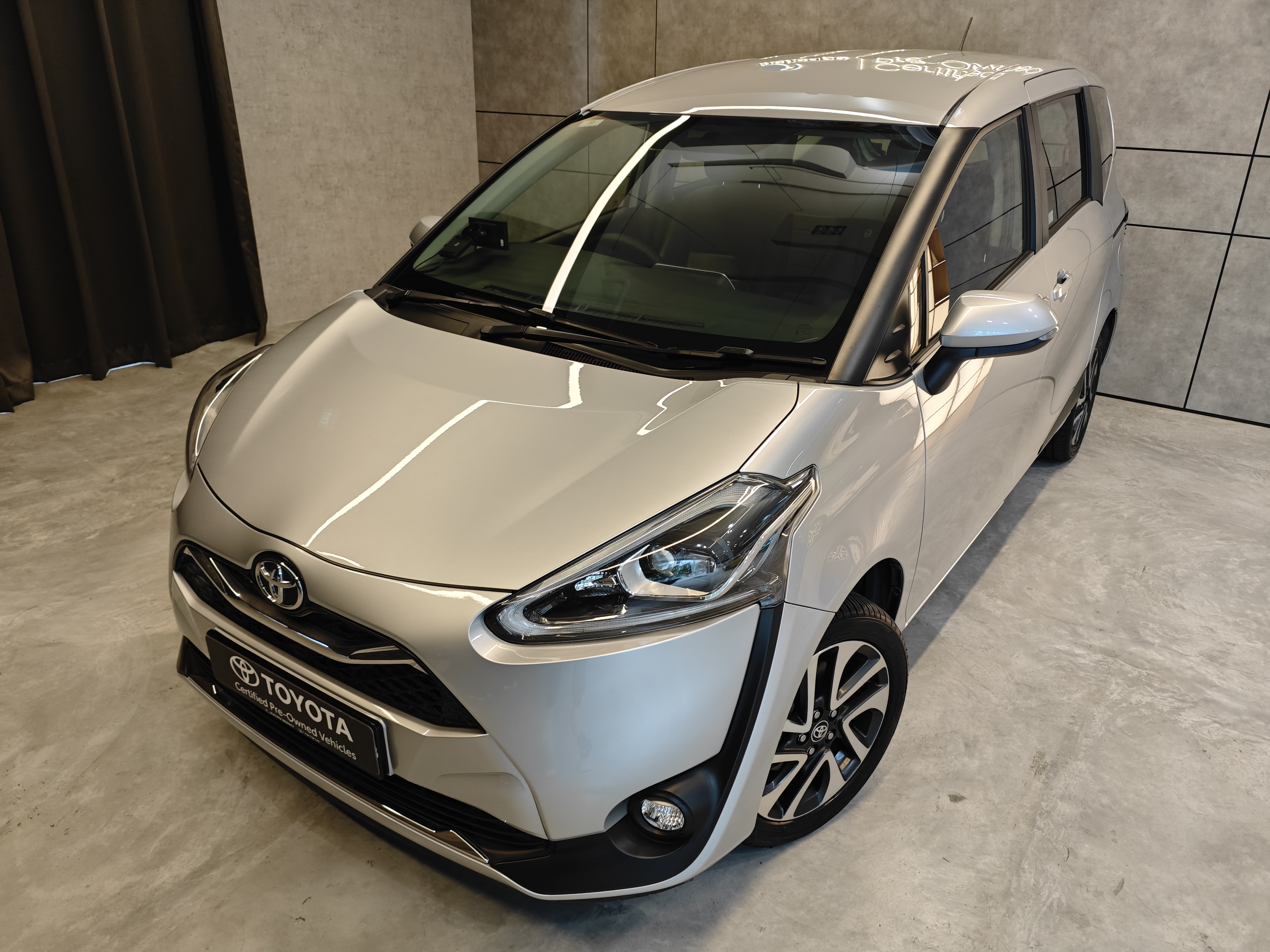 Image 80: Altis