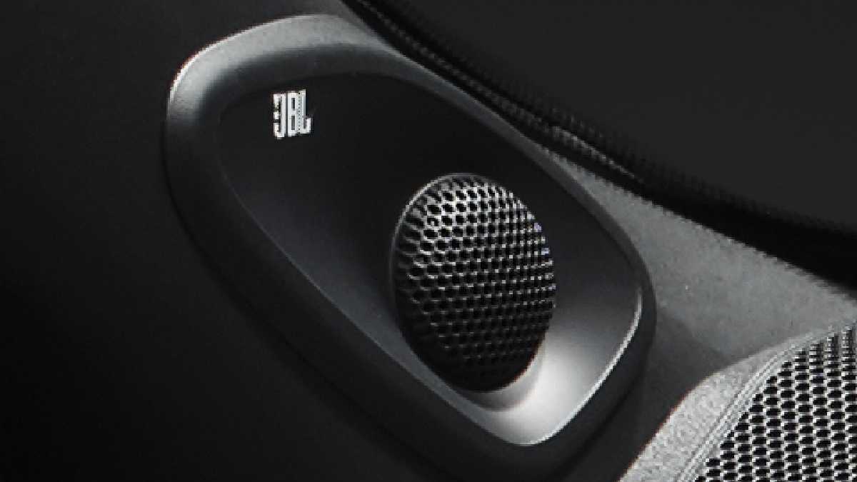 GR Yaris JBL sound system