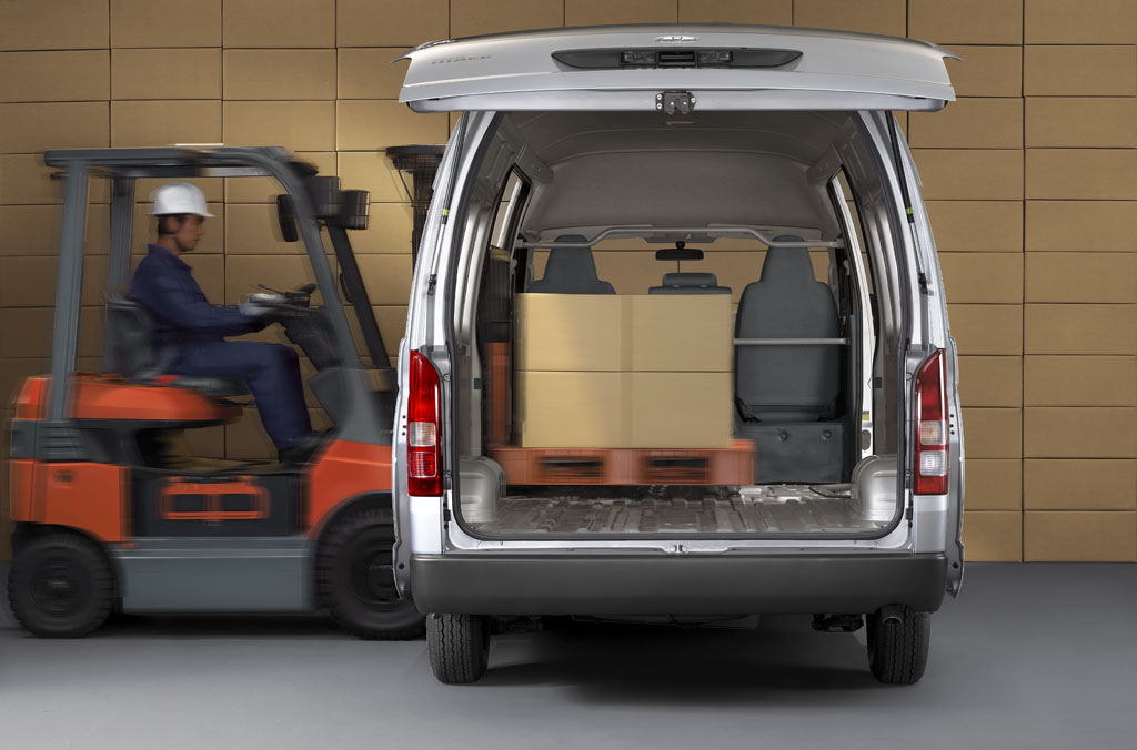 toyota commuter cargo