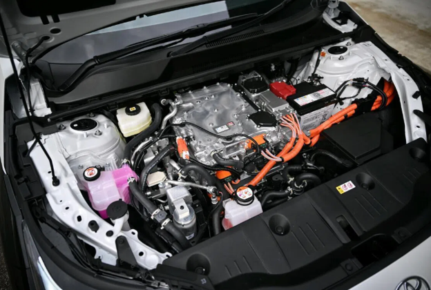 checking oil level