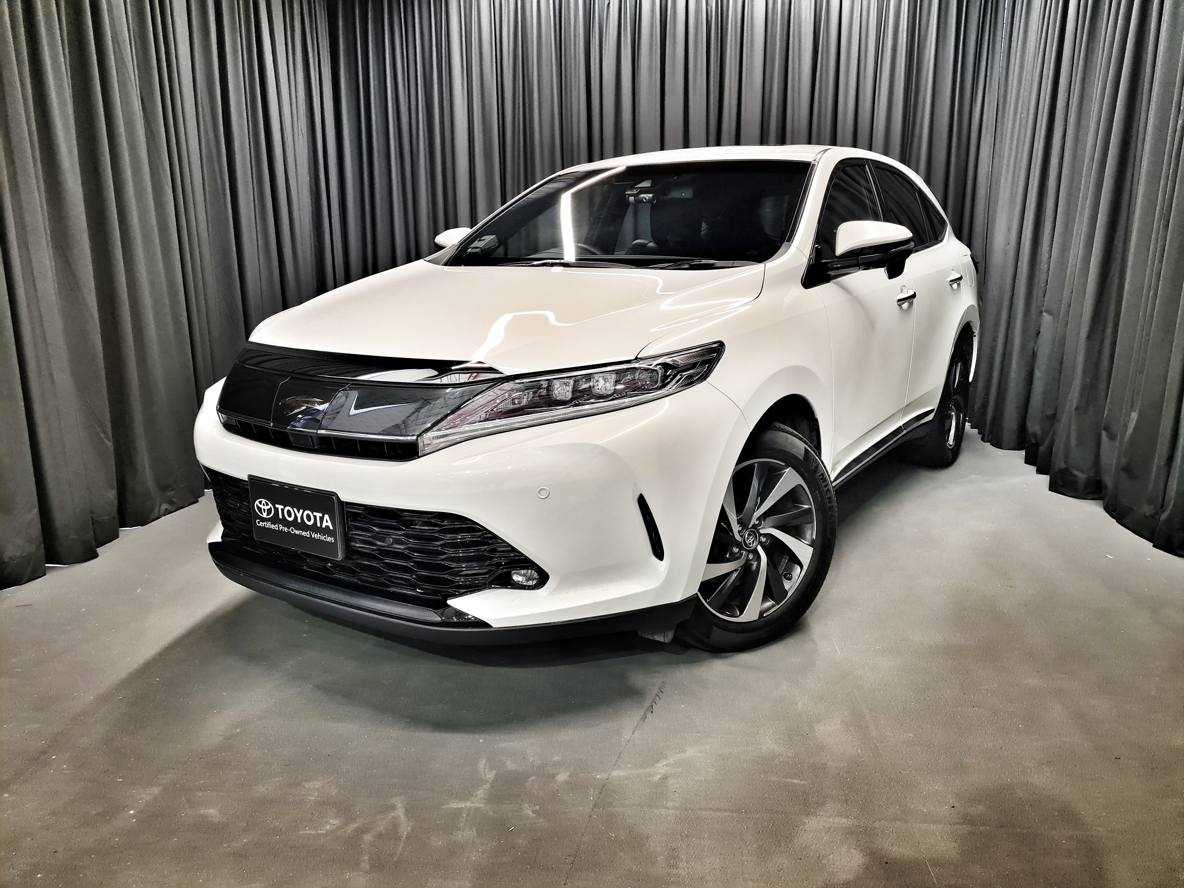 Used Toyota Harrier G Grade In White Toyota Certified Pre Owned