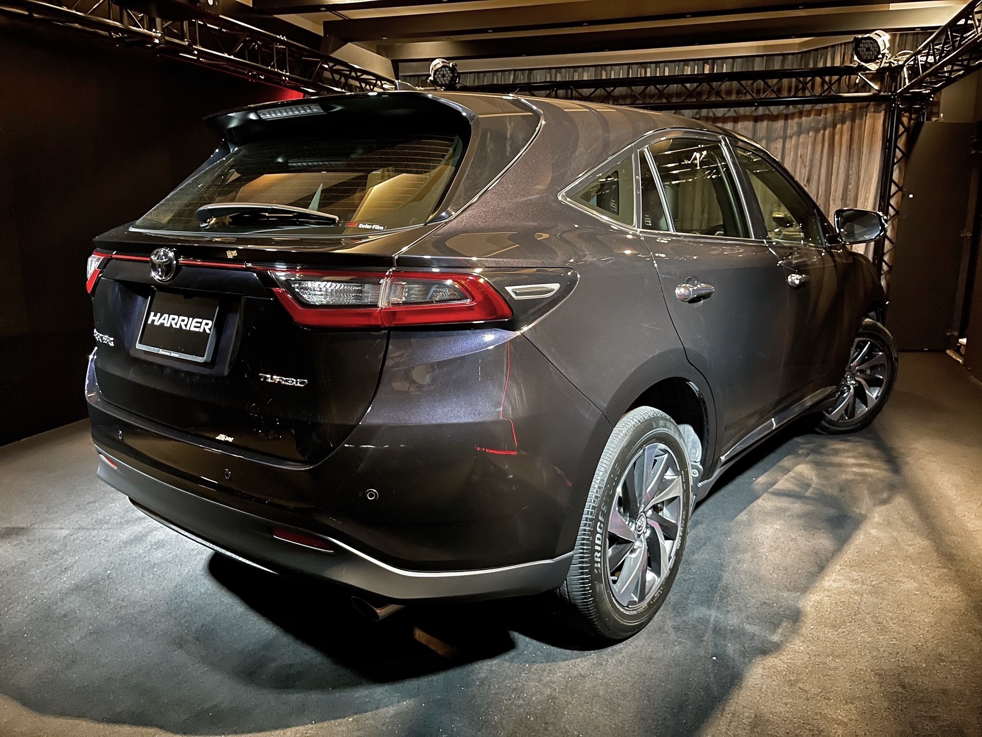 Used Toyota Harrier 2 0t Certified Pre Owned Borneo Motors